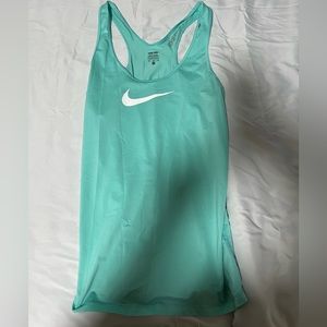 Fitted Nike tank